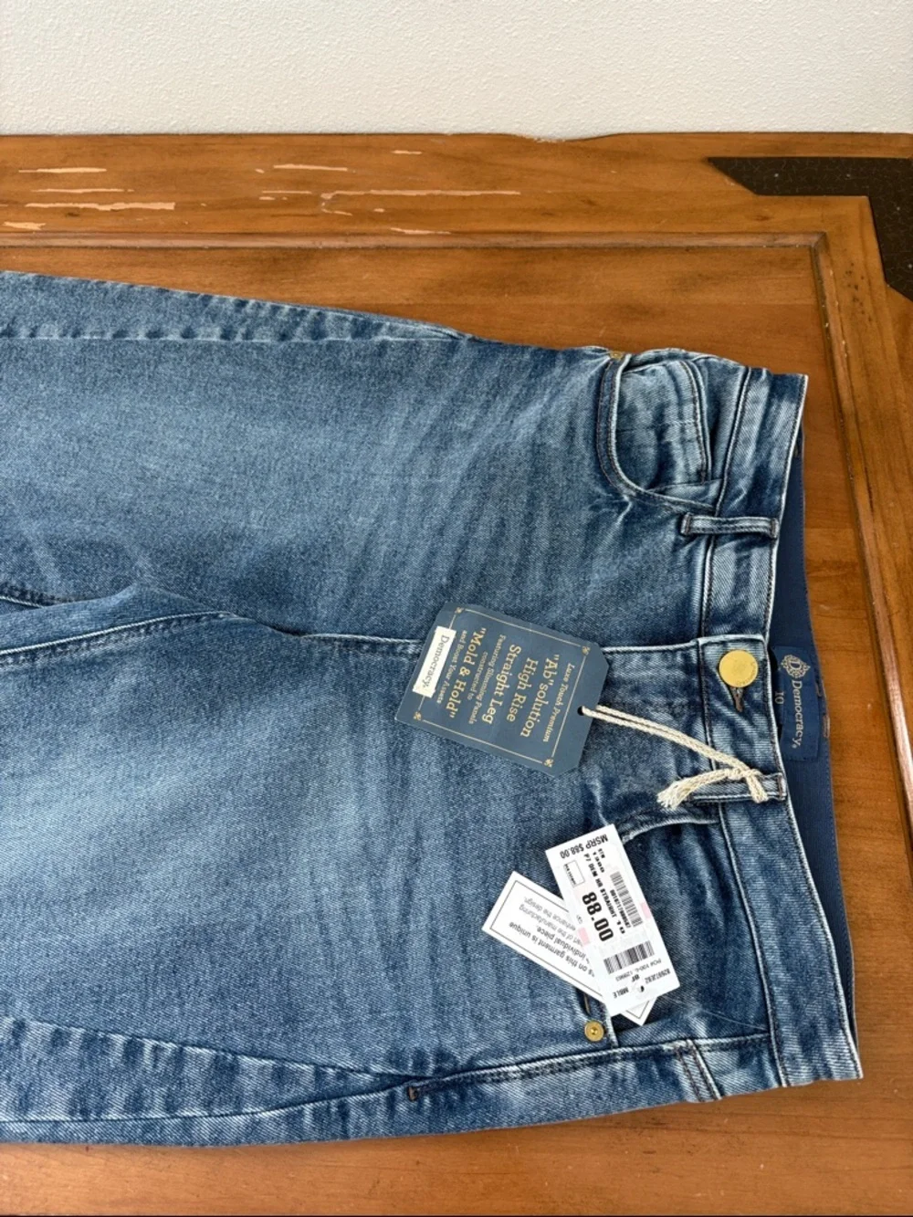 Democracy NWT AbSolution High Rise Medium Wash Straight-Leg Jeans Size 10